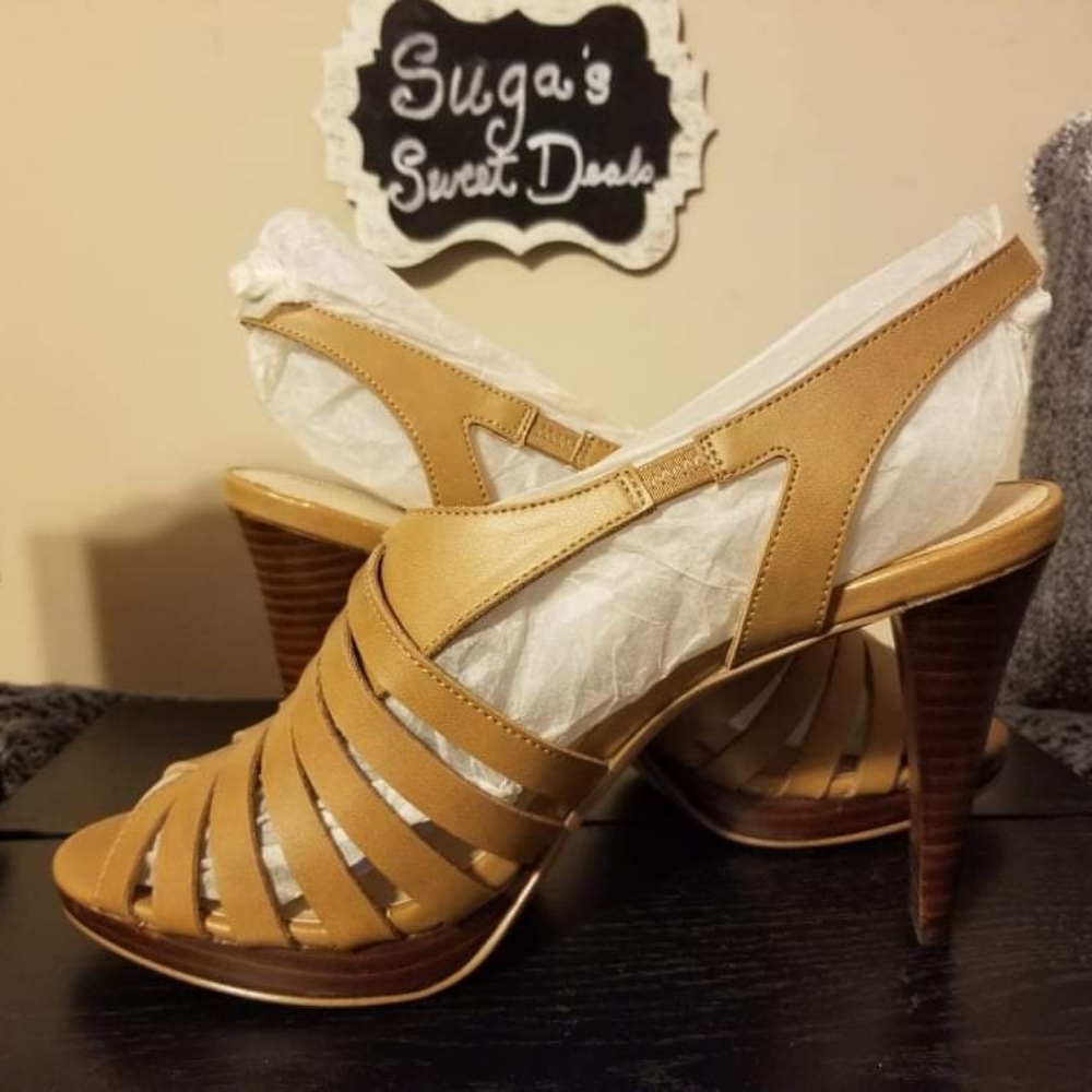 Leather sz 11 brand new Adrienne Vittadini cage heels in Tan!